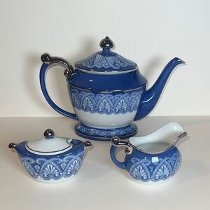 The Bombay Co Blue White Porcelain 3 Pc Tea Set Arabesque Scroll Platinum Trim